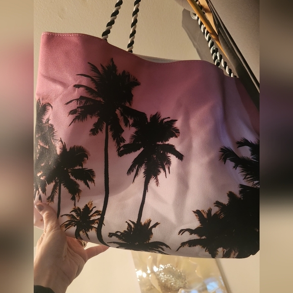 Tropical Palm Print Tote Bag - Pink and Black By Avon NWOT - Picture 4 of 6